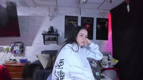 Melany online show from December 28, 2:43 am