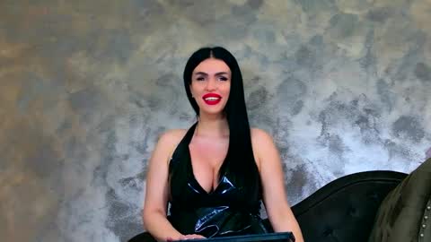 Kim Wilmes online show from May 11, 4:04 pm