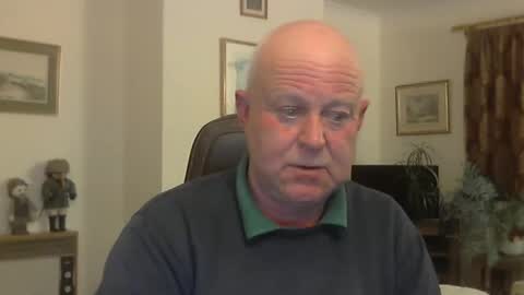 kindahairy4u online show from October 25, 6:08 pm