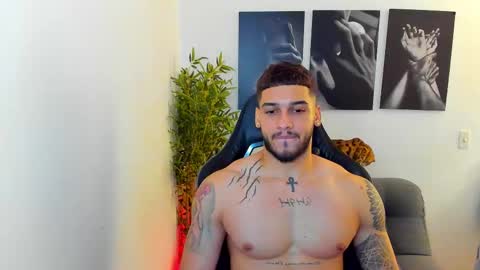 Snapshot of king_of_kings__ chatting on February 23, 1:35 am king_of_kings__ online show from February 23, 1:35 am