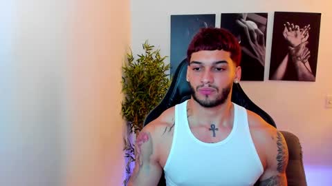 Snapshot of king_of_kings__ chatting on January 5, 12:52 am king_of_kings__ online show from January 5, 12:52 am