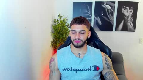Snapshot of king_of_kings__ chatting on February 5, 3:45 am king_of_kings__ online show from February 5, 3:45 am