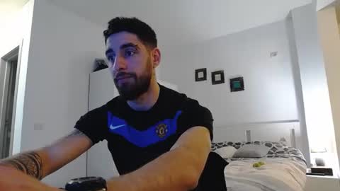 KingKarlos  online show from March 4, 6:50 pm