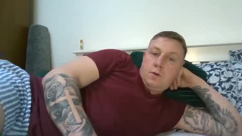 kingofdesire446405 online show from May 3, 6:47 pm