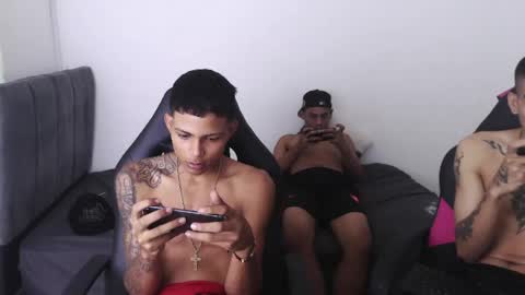 DOMINANT ALPHA KINGS online show from May 10, 10:38 pm