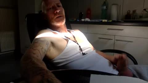 Snapshot of kingsize187 chatting on September 10, 9:43 am kingsize online show from September 10, 9:43 am