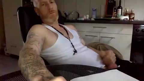 Snapshot of kingsize187 chatting on December 23, 12:52 pm kingsize online show from December 23, 12:52 pm