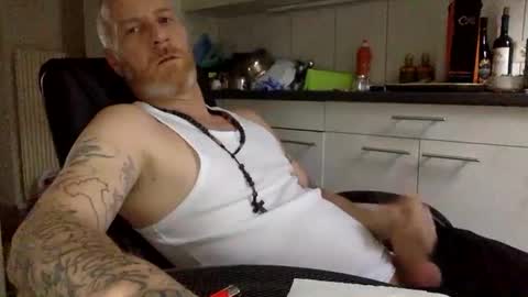Snapshot of kingsize187 chatting on December 30, 12:42 pm kingsize online show from December 30, 12:42 pm