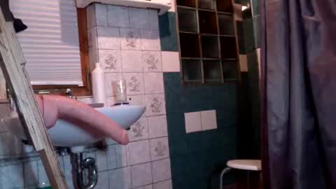 Snapshot of kinky_anal chatting on December 5, 5:32 am Josh online show from December 5, 5:32 am