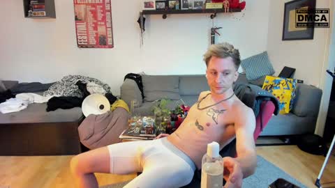 Snapshot of kinky_spidey chatting on December 23, 1:45 pm kinky_spidey online show from December 23, 1:45 pm