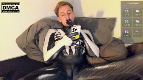 Snapshot of kinky_spidey chatting on January 19, 10:17 pm kinky_spidey online show from January 19, 10:17 pm