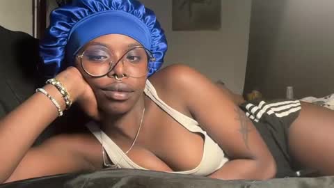 Snapshot of kinkycoupleinteracial chatting on September 19, 4:27 am interracialfacial online show from September 19, 4:27 am