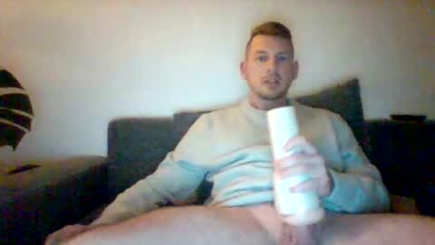 kinkylionboy online show from December 4, 8:41 pm