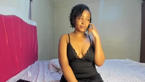Snapshot of kinkylyla chatting on February 1, 12:58 pm Kinky online show from February 1, 12:58 pm
