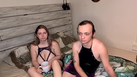 Snapshot of kinkyqueenandpet95 chatting on February 9, 4:25 am kinkyqueenandpet95 online show from February 9, 4:25 am