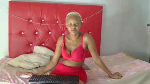 kinkyxstallion online show from April 12, 8:07 am