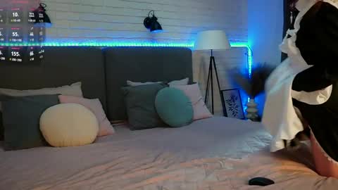 Kira Moonnn online show from June 6, 5:57 am