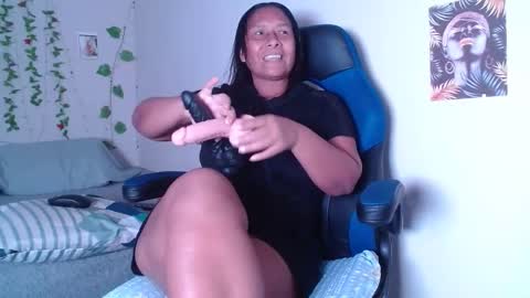 Snapshot of kira_squir chatting on September 18, 7:01 am kira-squir online show from September 18, 7:01 am