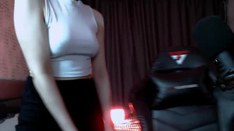 Kira  follow me  online show from May 15, 11:23 pm