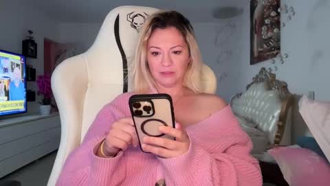 KiraDivine online show from December 6, 1:27 pm