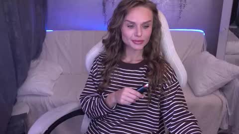 kiragrayyy online show from November 3, 1:45 pm