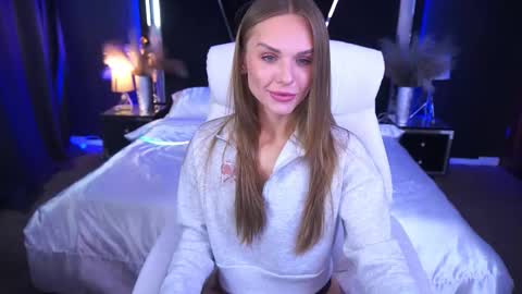 kiragrayyy online show from October 21, 1:05 pm