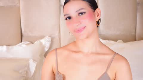 Snapshot of kirakayleigh chatting on September 18, 3:32 am kira online show from September 18, 3:32 am