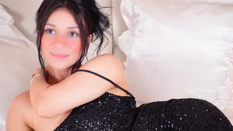 Snapshot of kirakayleigh chatting on December 7, 2:14 am kira online show from December 7, 2:14 am