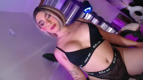Snapshot of kiramillerxx chatting on September 12, 2:46 am Its your girl KIRA online show from September 12, 2:46 am