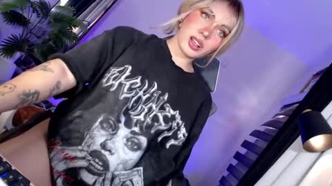 Its your girl KIRA online show from May 13, 2:21 am