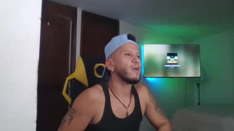 Twitter Nico Santos online show from November 8, 7:06 pm