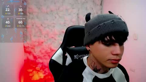 kiss_whitee online show from October 25, 2:12 am