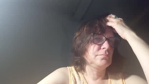 kissandvibe online show from April 25, 7:00 pm