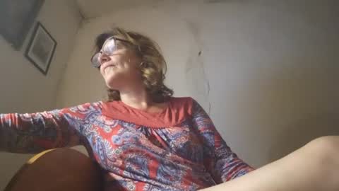 kissandvibe online show from August 8, 8:41 pm