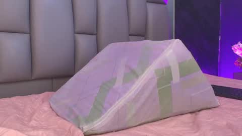 BELLA FLAME online show from November 14, 8:33 pm