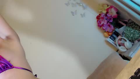 Snapshot of kissmebetter chatting on December 14, 5:47 pm Saint Onicka online show from December 14, 5:47 pm