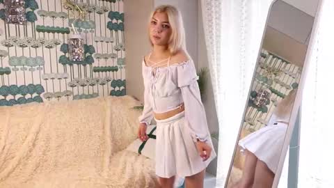 Lisa online show from September 19, 6:06 am