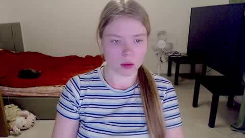 Jennyblonde and Emmabrunette online show from February 9, 9:39 pm