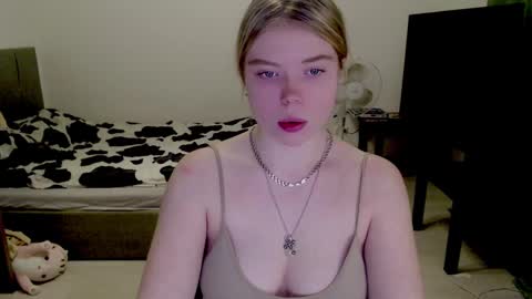 Jennyblonde and Emmabrunette online show from December 6, 1:27 pm