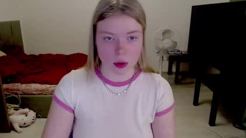 Jennyblonde and Emmabrunette online show from January 15, 4:43 pm