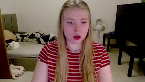 Jennyblonde and Emmabrunette online show from November 11, 4:31 pm