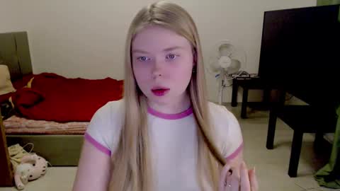 Jennyblonde and Emmabrunette online show from February 5, 5:31 pm
