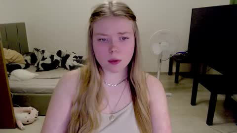 Jennyblonde and Emmabrunette online show from November 20, 4:04 pm