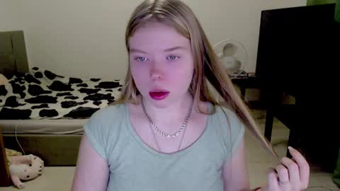 Jennyblonde and Emmabrunette online show from December 16, 4:23 am