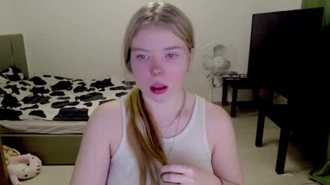 Jennyblonde and Emmabrunette online show from December 8, 3:02 pm