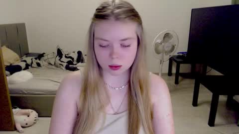 Jennyblonde and Emmabrunette online show from November 19, 3:55 pm