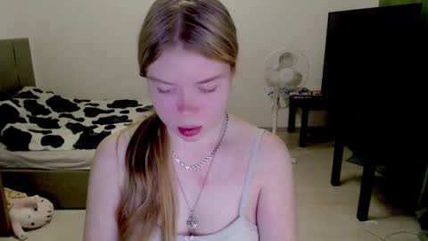 Jennyblonde and Emmabrunette online show from December 10, 3:33 pm