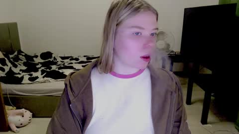 Jennyblonde and Emmabrunette online show from December 18, 6:53 am