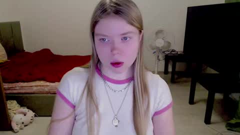 Jennyblonde and Emmabrunette online show from February 7, 7:59 pm