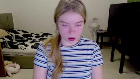 Jennyblonde and Emmabrunette online show from December 1, 4:32 pm